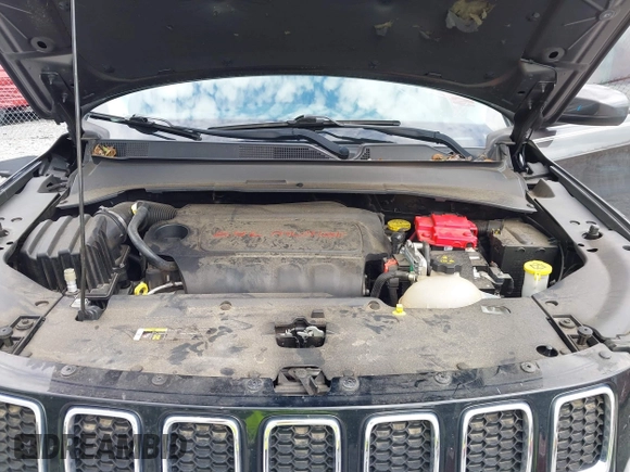 2020 Jeep Compass Latitude z VIN 3C4NJDBB9LT129693, wystawiony jako IAAI lot #42238631 z przebiegiem 36 742 mil mil oraz . Historia ofert i sprzedaży dostępna na DreamBid. Obrazek 10.