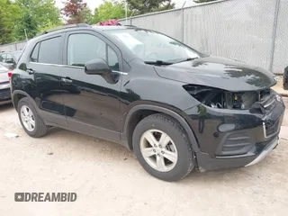 2019 Chevrolet Trax LT z VIN KL7CJLSB5KB819536, wystawiony jako IAAI lot #42375575 z przebiegiem 61 414 mil mil oraz . Historia ofert i sprzedaży dostępna na DreamBid. Obrazek 1.