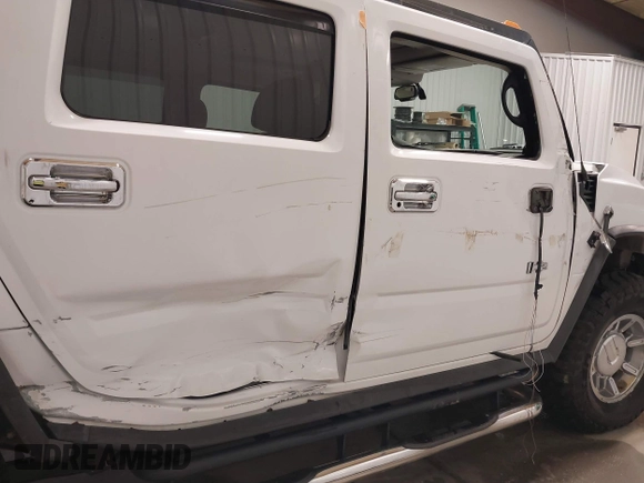 2006 Hummer H2 with VIN 5GRGN23U06H121985, listed as a IAAI auction lot 41336620 with 171,647 mi miles. Bid and sale history available at carsss.com. Image 6.
