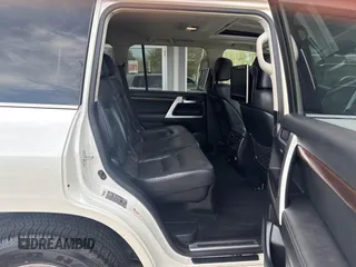 2016 Toyota Land Cruiser z VIN JTMCY7AJ4G4037285, wystawiony jako IAAI lot #42158243 z przebiegiem 195 028 mil mil oraz . Historia ofert i sprzedaży dostępna na DreamBid. Obrazek 8.