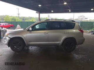 2006 Toyota RAV4 Sport z VIN JTMBD32V366010048, wystawiony jako IAAI lot #42253991 z przebiegiem 271 034 mil mil oraz . Historia ofert i sprzedaży dostępna na DreamBid. Obrazek 14.