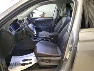 2023 Volkswagen Tiguan SE z VIN 3VV2B7AX8PM058650, wystawiony jako IAAI lot #42801702 z przebiegiem 39 472 mil mil oraz . Historia ofert i sprzedaży dostępna na DreamBid. Obrazek 16.