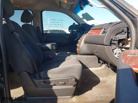 2009 Chevrolet Avalanche LT w/2LT with VIN 3GNEC22009G198925, listed as a IAAI auction lot 41730276 with 159,417 mi miles. Bid and sale history available at carsss.com. Image 5.