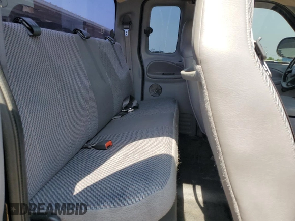 2001 Dodge 1500 z VIN 3B7HC13Z51M568382, wystawiony jako Copart lot #60704135 z przebiegiem 111 750 mil mil oraz Czysty tytuł • Clean title. Historia ofert i sprzedaży dostępna na DreamBid. Obrazek 10.