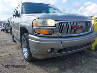 2002 GMC Yukon Denali z VIN 1GKEK63U52J202688, wystawiony jako IAAI lot #41778920 z przebiegiem 354 202 mil mil oraz . Historia ofert i sprzedaży dostępna na DreamBid. Obrazek 6.