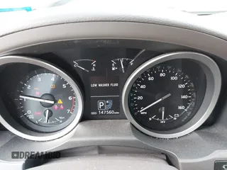 2013 Toyota Land Cruiser z VIN JTMHY7AJ7D4019851, wystawiony jako IAAI lot #42143196 z przebiegiem 147 560 mil mil oraz . Historia ofert i sprzedaży dostępna na DreamBid. Obrazek 7.