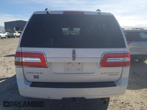 2013 Lincoln Navigator z VIN 5LMJJ3J50DEL09529, wystawiony jako Copart lot #50421755 z przebiegiem 185 970 mil mil oraz Czysty tytuł • Clean title. Historia ofert i sprzedaży dostępna na DreamBid. Obrazek 6.