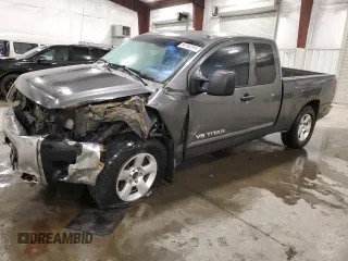 2008 Nissan Titan XE z VIN 1N6BA06C18N352913, wystawiony jako Copart lot #84792314 z przebiegiem 241 779 mil mil oraz Szkody całkowita. Historia ofert i sprzedaży dostępna na DreamBid. Obrazek 1.