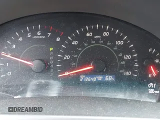2009 Toyota Camry z VIN 4T4BE46K79R074226, wystawiony jako IAAI lot #42351692 z przebiegiem 212 648 mil mil oraz . Historia ofert i sprzedaży dostępna na DreamBid. Obrazek 7.