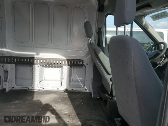 2015 Ford Transit Cargo z VIN 1FTNR2CM2FKB04458, wystawiony jako Copart lot #60609965 z przebiegiem 244 850 mil mil oraz Czysty tytuł • Clean title. Historia ofert i sprzedaży dostępna na DreamBid. Obrazek 11.