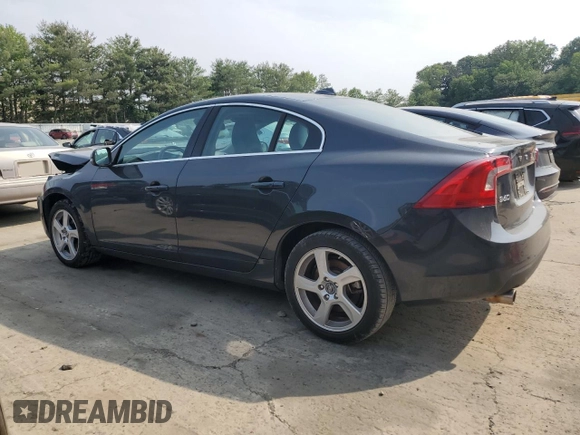 2013 Volvo S60 T5 Premier z VIN YV1612FS9D2189196, wystawiony jako Copart lot #59529975 z przebiegiem 109 078 mil mil oraz Czysty tytuł • Clean title. Historia ofert i sprzedaży dostępna na DreamBid. Obrazek 2.