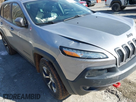 2016 Jeep Cherokee Trailhawk z VIN 1C4PJMBB6GW335837, wystawiony jako IAAI lot #41547478 z przebiegiem 236 483 mil mil oraz . Historia ofert i sprzedaży dostępna na DreamBid. Obrazek 17.