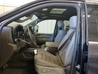 2024 Chevrolet Silverado 3500HD LTZ z VIN 1GC4YUEY8RF280227, wystawiony jako Copart lot #53797205 z przebiegiem 79 583 mil mil oraz Szkody całkowita. Historia ofert i sprzedaży dostępna na DreamBid. Obrazek 7.