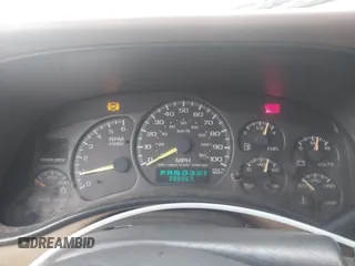2000 Chevrolet Silverado 2500 LS z VIN 1GCGK29UXYE135561, wystawiony jako IAAI lot #42318334 z przebiegiem 286 967 mil mil oraz . Historia ofert i sprzedaży dostępna na DreamBid. Obrazek 7.