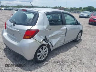 2015 Toyota Yaris L z VIN VNKKTUD30FA019329, wystawiony jako IAAI lot #42547504 z przebiegiem 54 848 mil mil oraz . Historia ofert i sprzedaży dostępna na DreamBid. Obrazek 4.