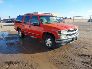 1997 Chevrolet Suburban with VIN 3GNFK16R7VG130092, listed as a IAAI auction lot 41280028 with 211,493 mi miles. Bid and sale history available at carsss.com. Image 1.