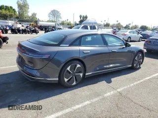 2024 Lucid Air Touring z VIN 50EA1TEA7RA006384, wystawiony jako Copart lot #55177635 z przebiegiem 3770 mil mil oraz Szkody całkowita. Historia ofert i sprzedaży dostępna na DreamBid. Obrazek 3.