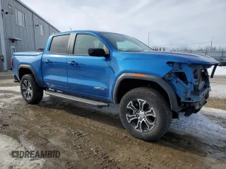2024 GMC Canyon 4WD AT4 z VIN 1GTP6DEKXR1197281, wystawiony jako Copart lot #48731345 z przebiegiem 4 708 mil mil oraz Szkoda całkowita • Salvage title. Historia ofert i sprzedaży dostępna na DreamBid. Obrazek 4.