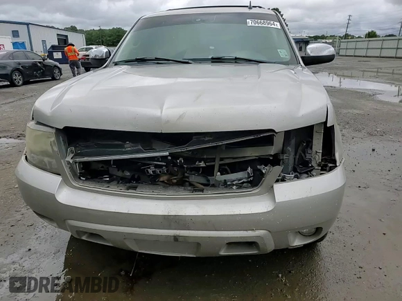 2008 Chevrolet Suburban LTZ with VIN 3GNFK16398G150750, listed as a Copart auction lot 70668964 with 281,440 mi miles and Salvage Title. Bid and sale history available at carsss.com. Image 12.