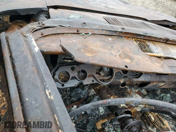 1966 Ford Mustang z VIN 6F07T218847, wystawiony jako Copart lot #84268704 z przebiegiem Nie podano mil oraz Nie do naprawy • Non repairable. Historia ofert i sprzedaży dostępna na DreamBid. Obrazek 9.
