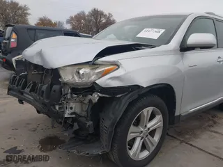 2013 Toyota Highlander Limited with VIN 5TDYK3EH0DS125189, listed as a IAAI auction lot 41077368 with 113,564 mi miles. Bid and sale history available at carsss.com. Image 20.