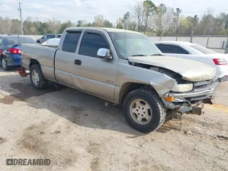 2002 Chevrolet Silverado 1500 LT with VIN 2GCEC19T221189869, listed as a IAAI auction lot 41893444 with 151,568 mi miles. Bid and sale history available at carsss.com. Image 1.