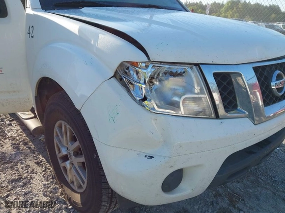 2016 Nissan Frontier SV with VIN 1N6AD0ER5GN752562, listed as a IAAI auction lot 42007111 with 176,882 mi miles. Bid and sale history available at carsss.com. Image 6.