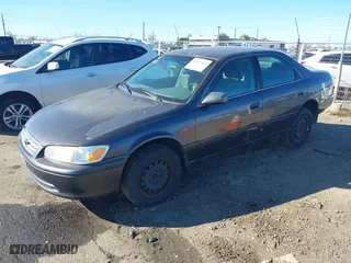 2000 Toyota Camry CE with VIN JT2BG22K7Y0501602, listed as a IAAI auction lot 41841064 with 236,611 mi miles. Bid and sale history available at carsss.com. Image 2.