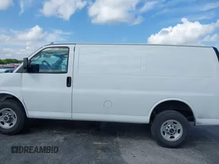 2022 GMC Savana Cargo Van with VIN 1GTW7AFP1N1139006, listed as a IAAI auction lot 41707713 with 5,710 mi miles. Bid and sale history available at carsss.com. Image 13.
