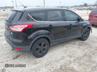 2013 Ford Escape SE z VIN 1FMCU9G97DUC22555, wystawiony jako IAAI lot #41707723 z przebiegiem 151 862 mil mil oraz . Historia ofert i sprzedaży dostępna na DreamBid. Obrazek 4.