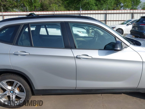 2014 BMW X1 sDrive28i z VIN WBAVM1C51EVW52544, wystawiony jako IAAI lot #41901275 z przebiegiem 117 832 mil mil oraz . Historia ofert i sprzedaży dostępna na DreamBid. Obrazek 14.