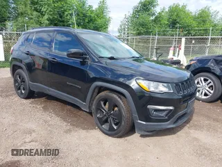 2019 Jeep Compass Altitude z VIN 3C4NJCBB2KT815163, wystawiony jako IAAI lot #40290610 z przebiegiem 75 567 mil mil oraz . Historia ofert i sprzedaży dostępna na DreamBid. Obrazek 1.