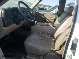 2004 Chevrolet Silverado 1500 Work Truck with VIN 1GCEC19Z74Z276603, listed as a Copart auction lot 70582324 with 211,118 mi miles and Salvage Title. Bid and sale history available at carsss.com. Image 7.