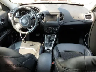 2019 Jeep Compass Latitude z VIN 3C4NJDBB4KT704264, wystawiony jako Copart lot #67137964 z przebiegiem 58 018 mil mil oraz Szkoda całkowita • Salvage title. Historia ofert i sprzedaży dostępna na DreamBid. Obrazek 8.