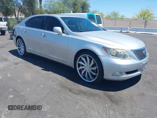 2007 Lexus LS 460 L z VIN JTHGL46F075011052, wystawiony jako IAAI lot #42284236 z przebiegiem 173 850 mil mil oraz . Historia ofert i sprzedaży dostępna na DreamBid. Obrazek 1.