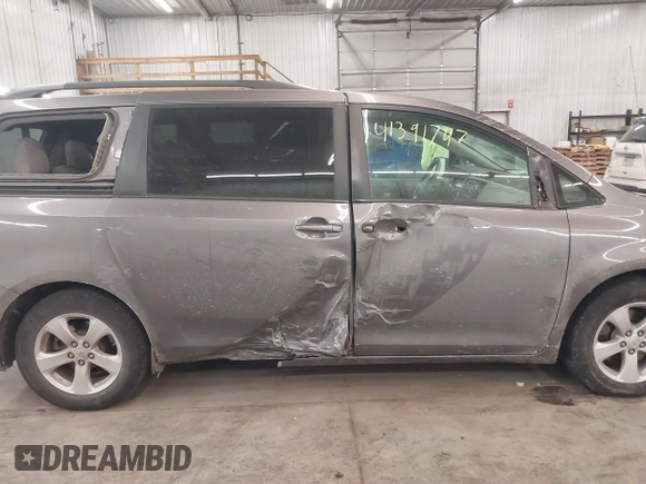 2011 Toyota Sienna LE AAS with VIN 5TDKK3DC6BS146668, listed as a IAAI auction lot 41391747 with 223,365 mi miles. Bid and sale history available at carsss.com. Image 14.