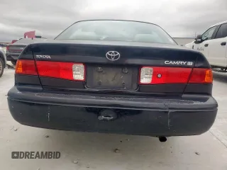 2001 Toyota Camry CE z VIN 4T1BG22K71U032545, wystawiony jako Copart lot #60883095 z przebiegiem 199 864 mil mil oraz Czysty tytuł • Clean title. Historia ofert i sprzedaży dostępna na DreamBid. Obrazek 6.