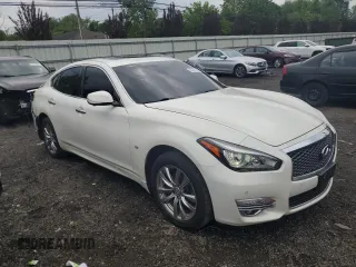 2015 Infiniti Q70 z VIN JN1BY1AR1FM561445, wystawiony jako Copart lot #58377655 z przebiegiem 202 174 mil mil oraz Szkoda całkowita • Salvage title. Historia ofert i sprzedaży dostępna na DreamBid. Obrazek 4.