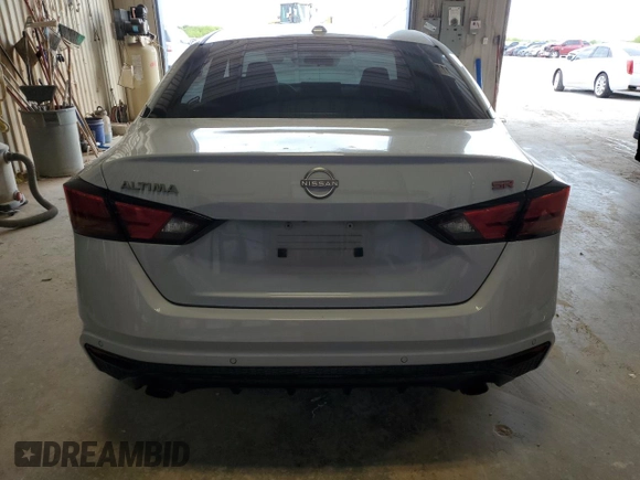 2024 Nissan Altima SR z VIN 1N4BL4CV5RN310018, wystawiony jako Copart lot #52797805 z przebiegiem 24 580 mil mil oraz Szkoda całkowita • Salvage title. Historia ofert i sprzedaży dostępna na DreamBid. Obrazek 6.