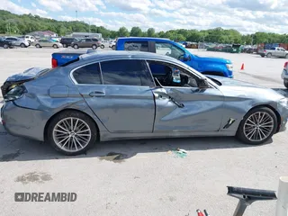 2019 BMW 5 Series 530i xDrive z VIN WBAJA7C51KWW12626, wystawiony jako IAAI lot #42335449 z przebiegiem 71 798 mil mil oraz . Historia ofert i sprzedaży dostępna na DreamBid. Obrazek 13.
