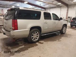 2011 GMC Yukon XL Denali z VIN 1GKS2MEF8BR338725, wystawiony jako IAAI lot #41238933 z przebiegiem 289 109 mil mil oraz . Historia ofert i sprzedaży dostępna na DreamBid. Obrazek 4.