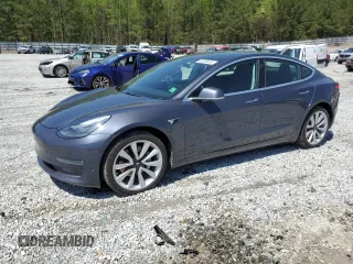 2019 Tesla Model 3 Mid Range z VIN 5YJ3E1EA7KF397524, wystawiony jako Copart lot #52696585 z przebiegiem 82 995 mil mil oraz Szkoda całkowita • Salvage title. Historia ofert i sprzedaży dostępna na DreamBid. Obrazek 1.