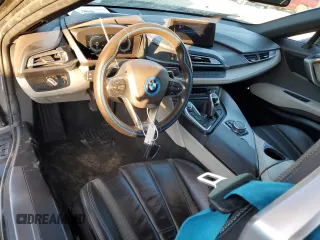 2016 BMW i8 z VIN WBY2Z2C57GV675955, wystawiony jako Copart lot #37525654 z przebiegiem 64 806 mil mil oraz . Historia ofert i sprzedaży dostępna na DreamBid. Obrazek 8.
