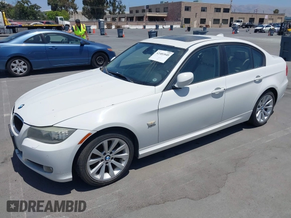 2011 BMW 3 Series 328i xDrive z VIN WBAPK7C56BA973869, wystawiony jako IAAI lot #42481840 z przebiegiem 112 972 mil mil oraz . Historia ofert i sprzedaży dostępna na DreamBid. Obrazek 2.