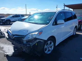 2018 Toyota Sienna LE Auto Access Seat with VIN 5TDKZ3DC9JS962977, listed as a IAAI auction lot 41312680 with 107,538 mi miles. Bid and sale history available at carsss.com. Image 18.