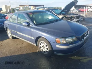 2002 Volvo S60 with VIN YV1RS61R422109693, listed as a IAAI auction lot 41523392 with 231,351 mi miles. Bid and sale history available at carsss.com. Image 1.