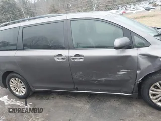 2017 Toyota Sienna XLE Auto Access Seat with VIN 5TDYZ3DC9HS818821, listed as a IAAI auction lot 41505304 with 74,295 mi miles. Bid and sale history available at carsss.com. Image 13.