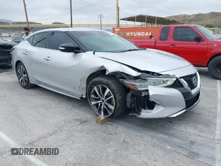 2020 Nissan Maxima SV z VIN 1N4AA6CVXLC380646, wystawiony jako IAAI lot #42041422 z przebiegiem 99 579 mil mil oraz . Historia ofert i sprzedaży dostępna na DreamBid. Obrazek 1.