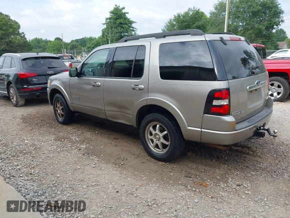 2008 Ford Explorer XLT z VIN 1FMEU73E88UA03948, wystawiony jako IAAI lot #42431950 z przebiegiem 210 050 mil mil oraz . Historia ofert i sprzedaży dostępna na DreamBid. Obrazek 3.