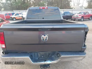 2018 Ram 1500 Tradesman z VIN 1C6RR6FG8JS284091, wystawiony jako IAAI lot #41439973 z przebiegiem 62 429 mil mil oraz . Historia ofert i sprzedaży dostępna na DreamBid. Obrazek 6.